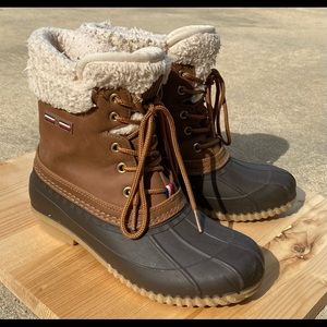 Tommy Hilfiger size 6 boots